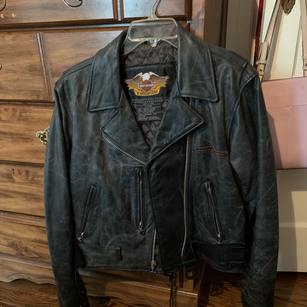 Harley Davidson leather riding coat.  Size L W.  great condition.